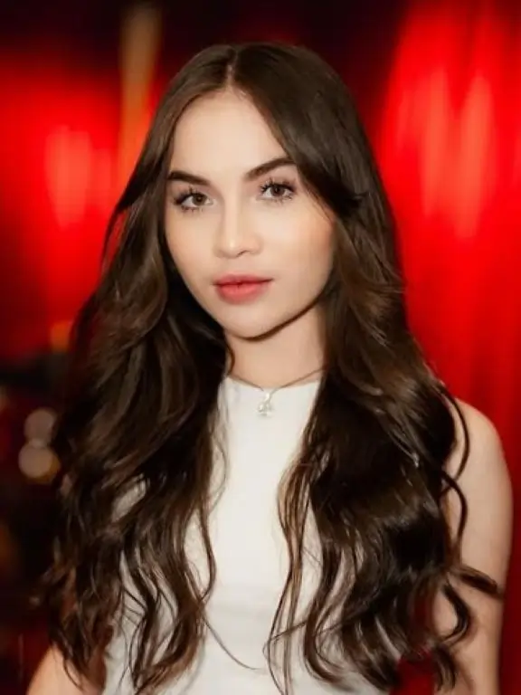 Elina Joerg Biodata, Usia dan Agama Lengkap