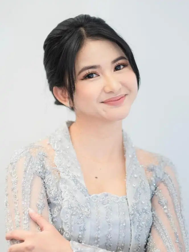 Adinda Azani Biodata, Usia dan Agama Lengkap